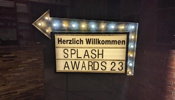 Herzlich Willkommen Splash Awards 23 Schild