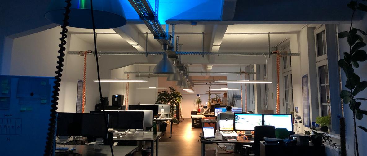 erdfisch Büro am Abend