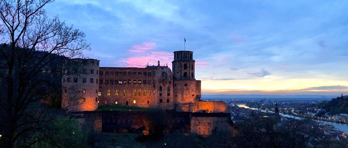 Heidelberger Schloss in der Dämmerung