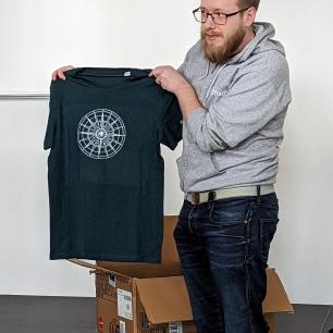 Pascal präsentiert das 2023er erdfisch T-Shirt